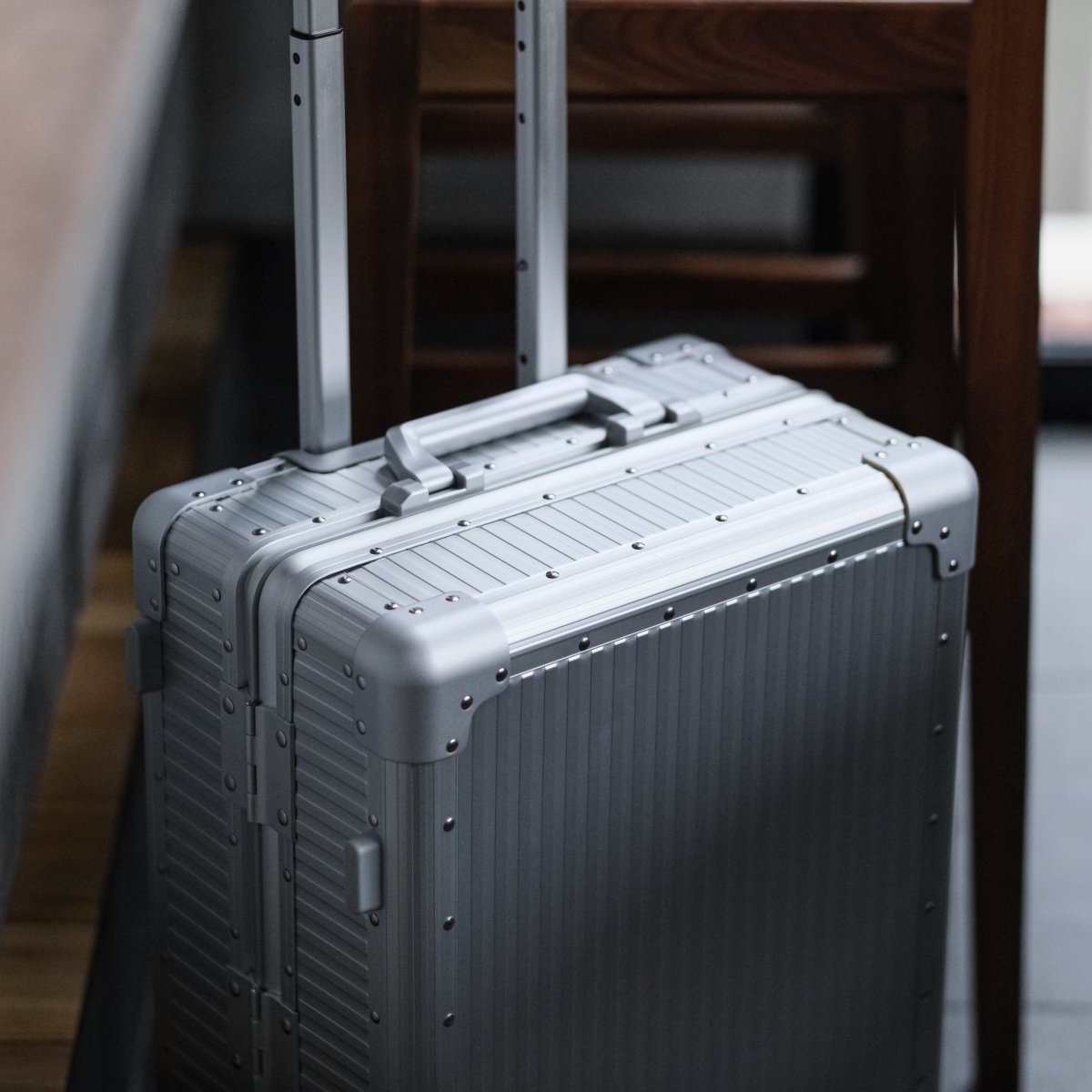 <受注生産 6月中旬~下旬より順次配送>Stripe Aluminum Suitcase(Silver) - aucentic