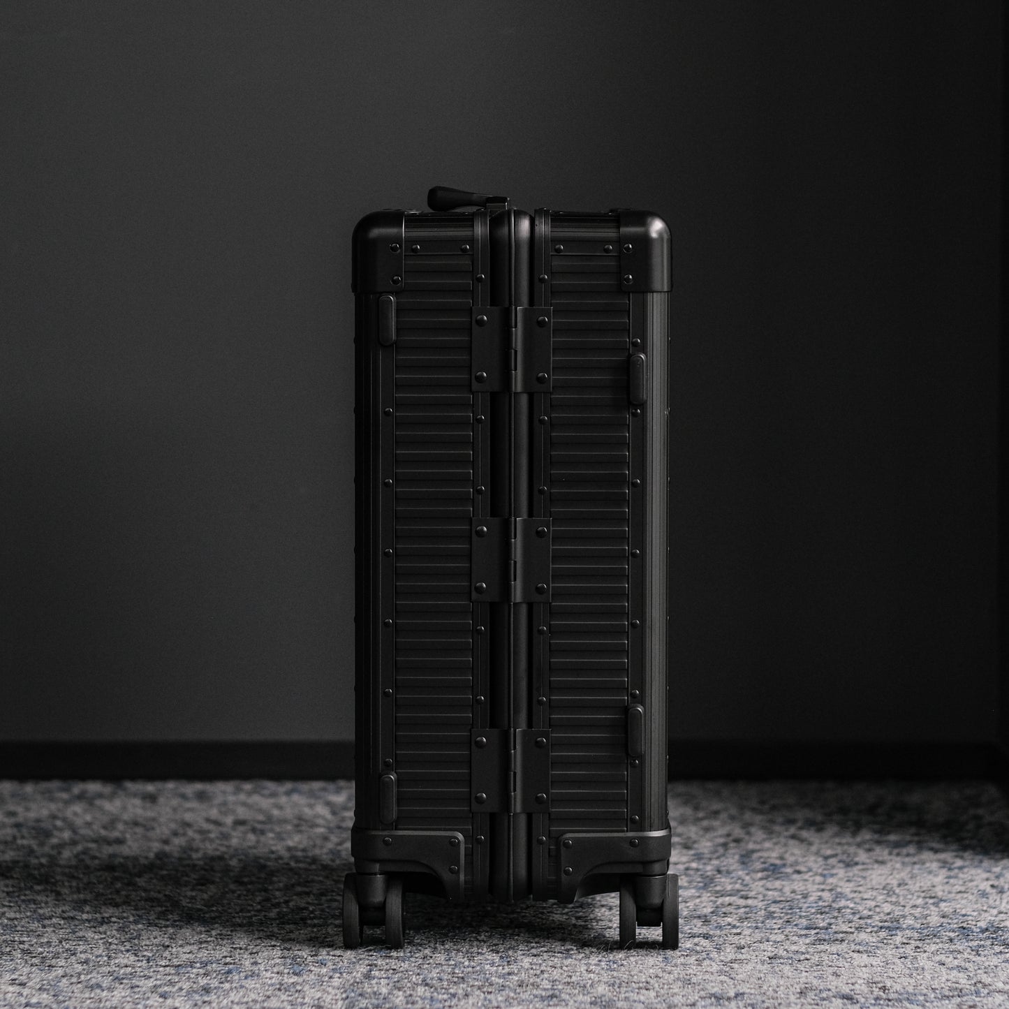 <モデルチェンジ>Stripe Aluminum Suitcase(Black｜Hinge:SUS304)