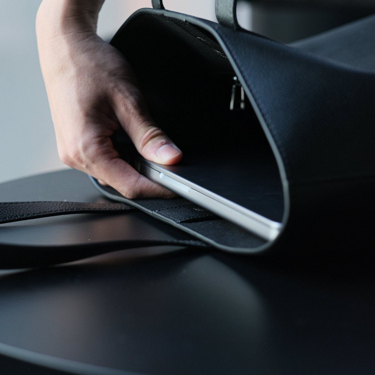 Italian Leather Casual Tote (Navy) - aucentic